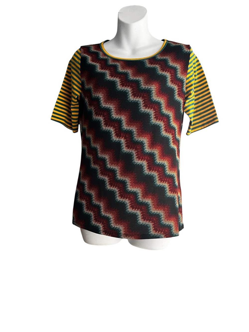 LuLaRoe Multicolor Wavy Chevron Short Sleeve Top